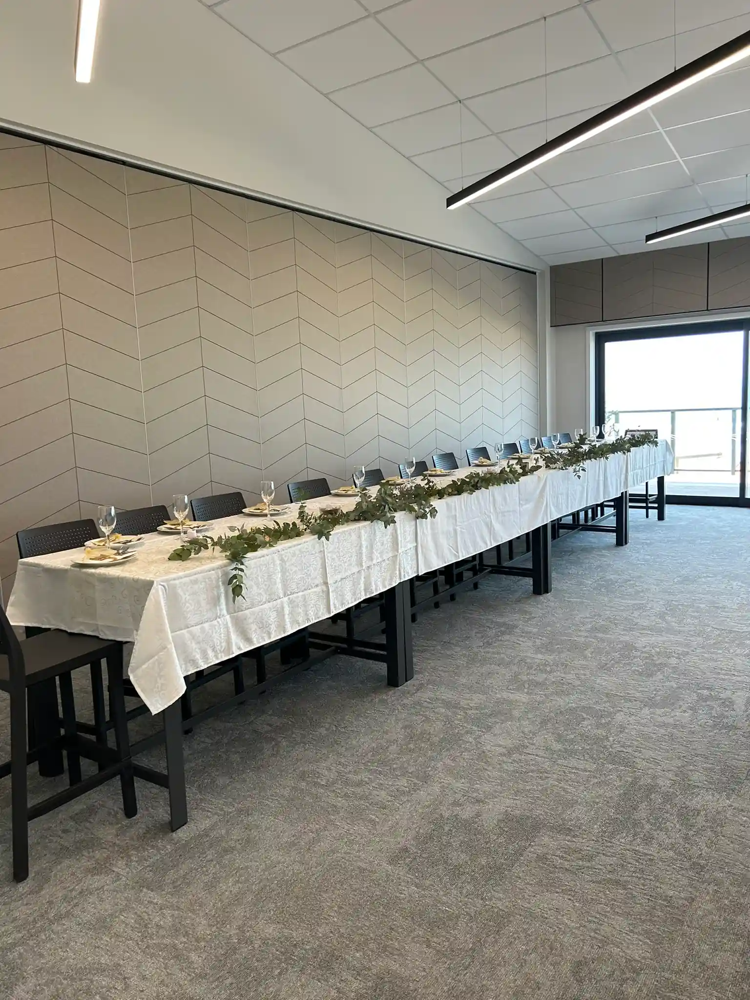 Wedding bridal table with greenery garland runner at Gisborne beachfront venue
